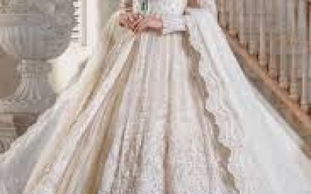 Why Are Pakistani Maxi Dresses Perfect for Wedding Celebrations?